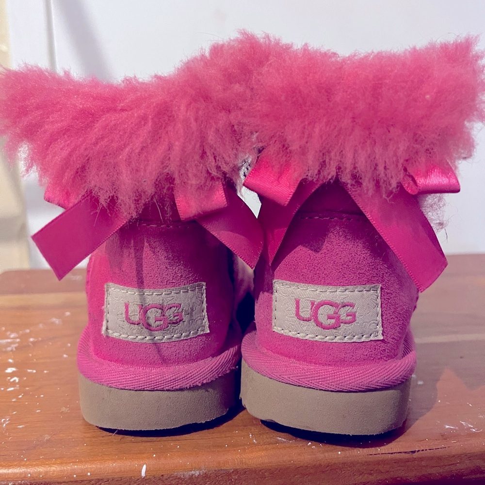 UGG GIRLS SIZE 10